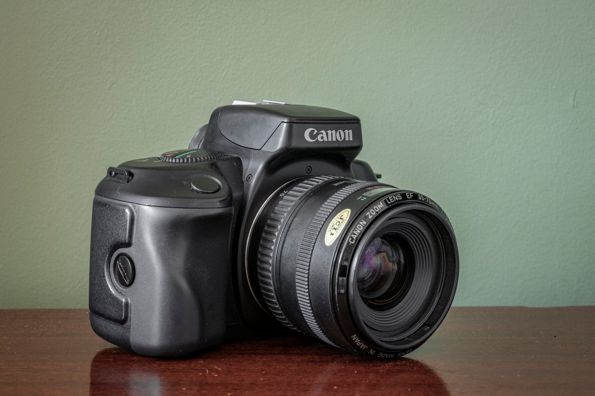 Boxed Canon EOS 750 35mm Film Camera + Canon Zoom EF 35-70mm F3.5