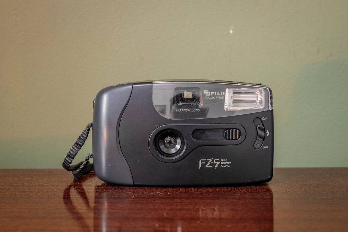 BOXED Fuji FZ-5 35mm Point and Shoot Film Camera
