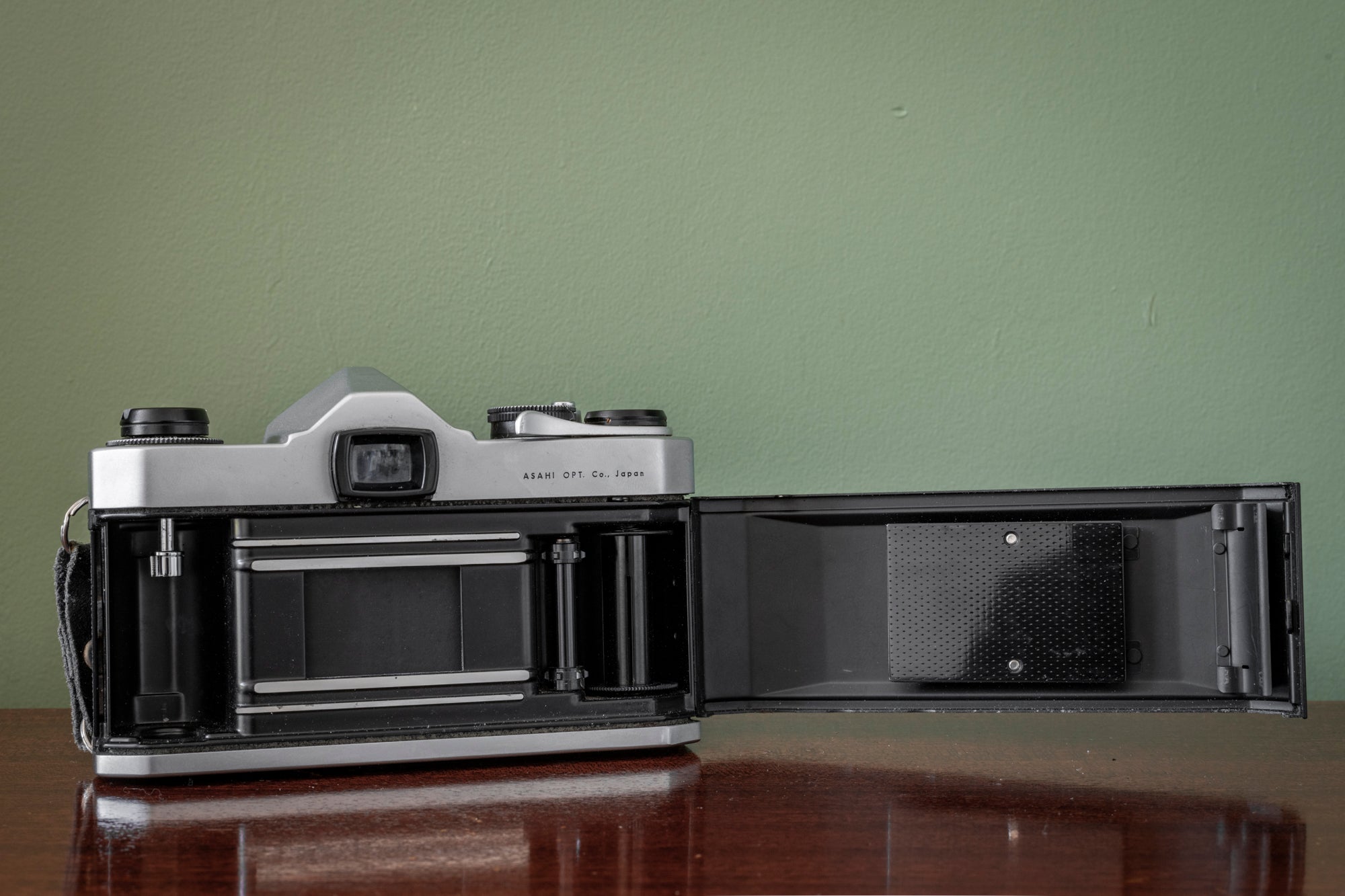 Stunning ASAHI Pentax Spotmatic 35mm SLR Film Camera with 55mm F2