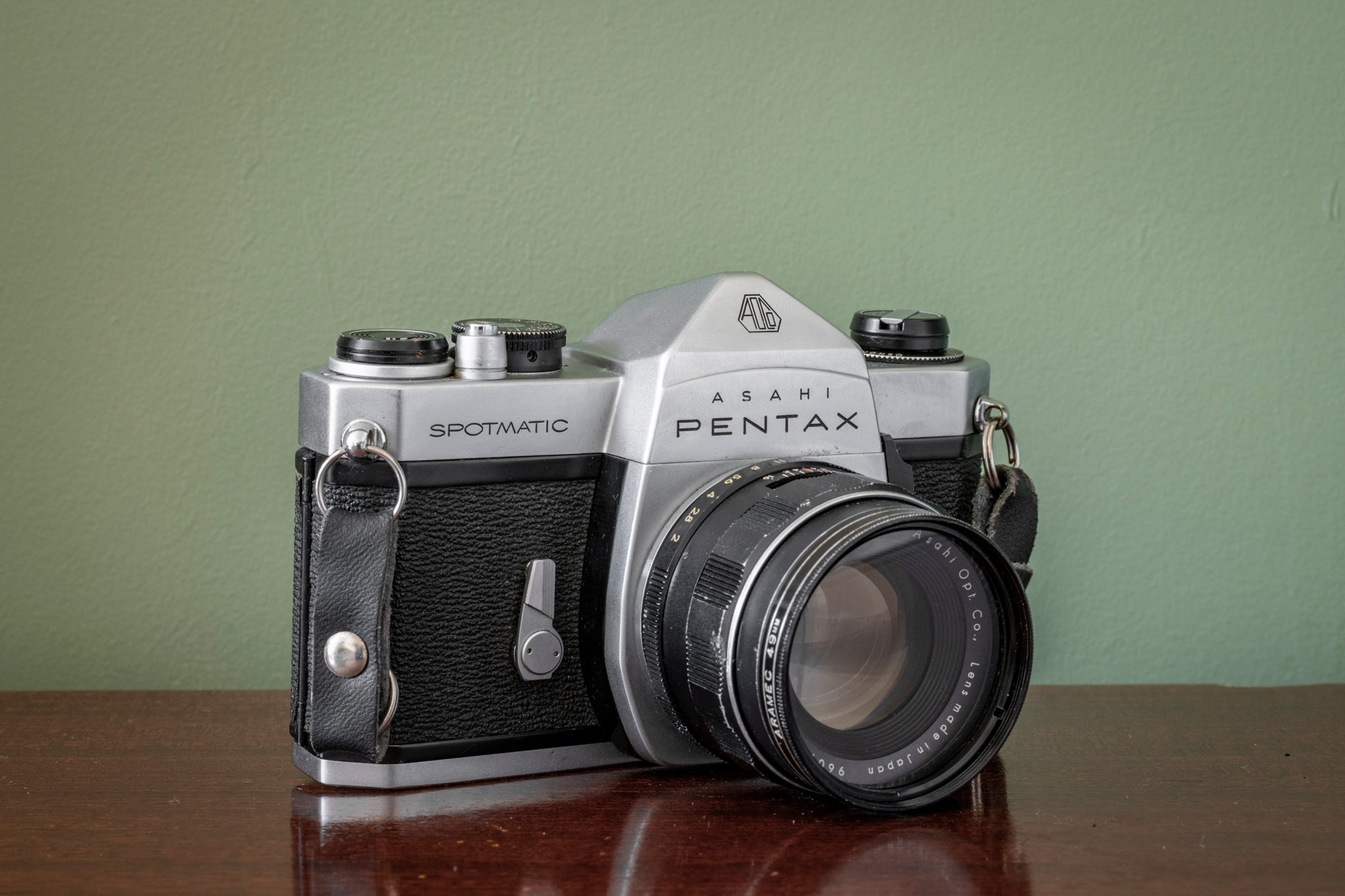 Stunning ASAHI Pentax Spotmatic 35mm SLR Film Camera with 55mm F2