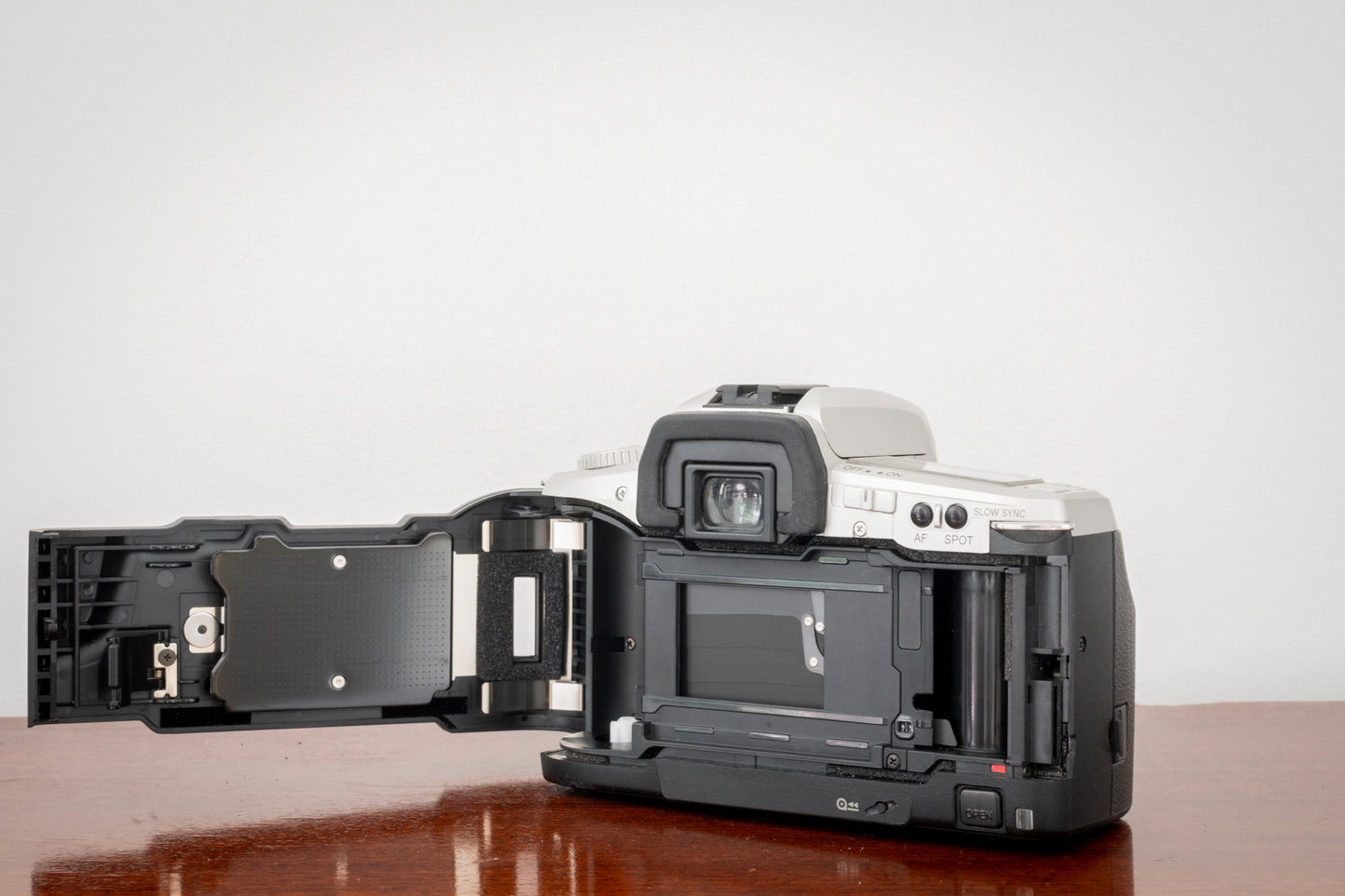 Minolta Dynax 4 AF + Minolta 28-80mm F5.6 Lens
