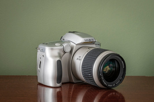 Minolta Dynax 40 35mm SLR Film Camera with Minolta AF Zoom 28-100mm F3.5-5.6 Lens